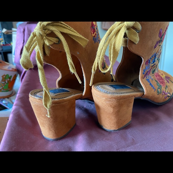 Tan Suede Booties Embroidered Florals Open Toe - Picture 2 of 16